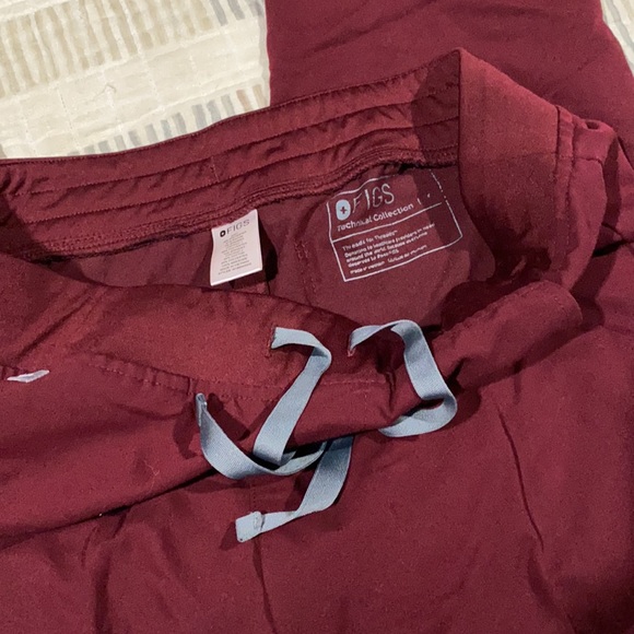 Figs Zamora Joggers Burgundy - Picture 3 of 3